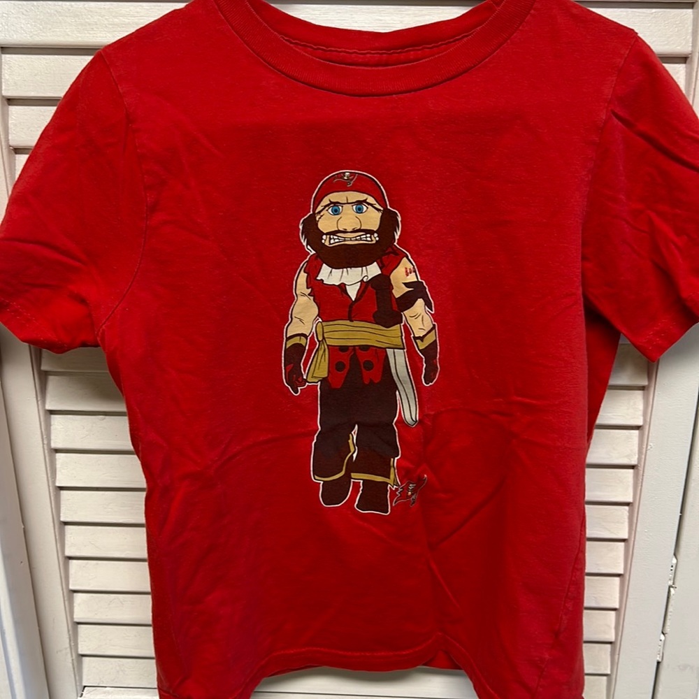 Youth NFL size 7- Tampa Bay Buccaneers shirt